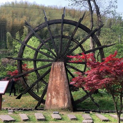 户外大型落地流水摆件 防腐木旋转水车 景区农家乐网红景观工程图3