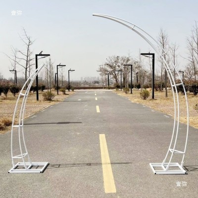 新款婚庆道具铁艺牛角门婚礼门婚礼布置舞台金色拱门背景摆件图2