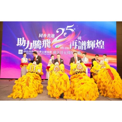 外场氛围:舞狮、锣鼓、军乐队、腰鼓等