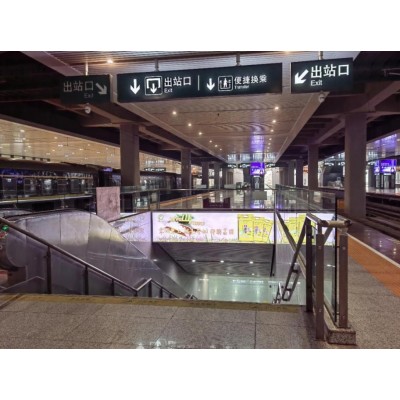 重庆高铁站楣头灯箱篇