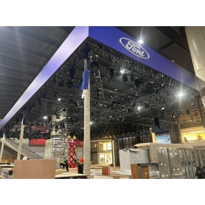 2023年广州车展长安福特展位安装现场图2