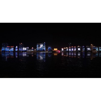 国牌李宁霸屏青岛浮山湾