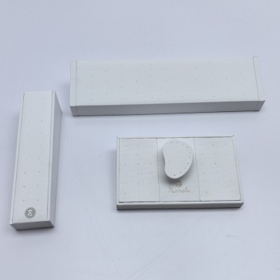 新款白色PU皮耳钉身体珠宝展示来